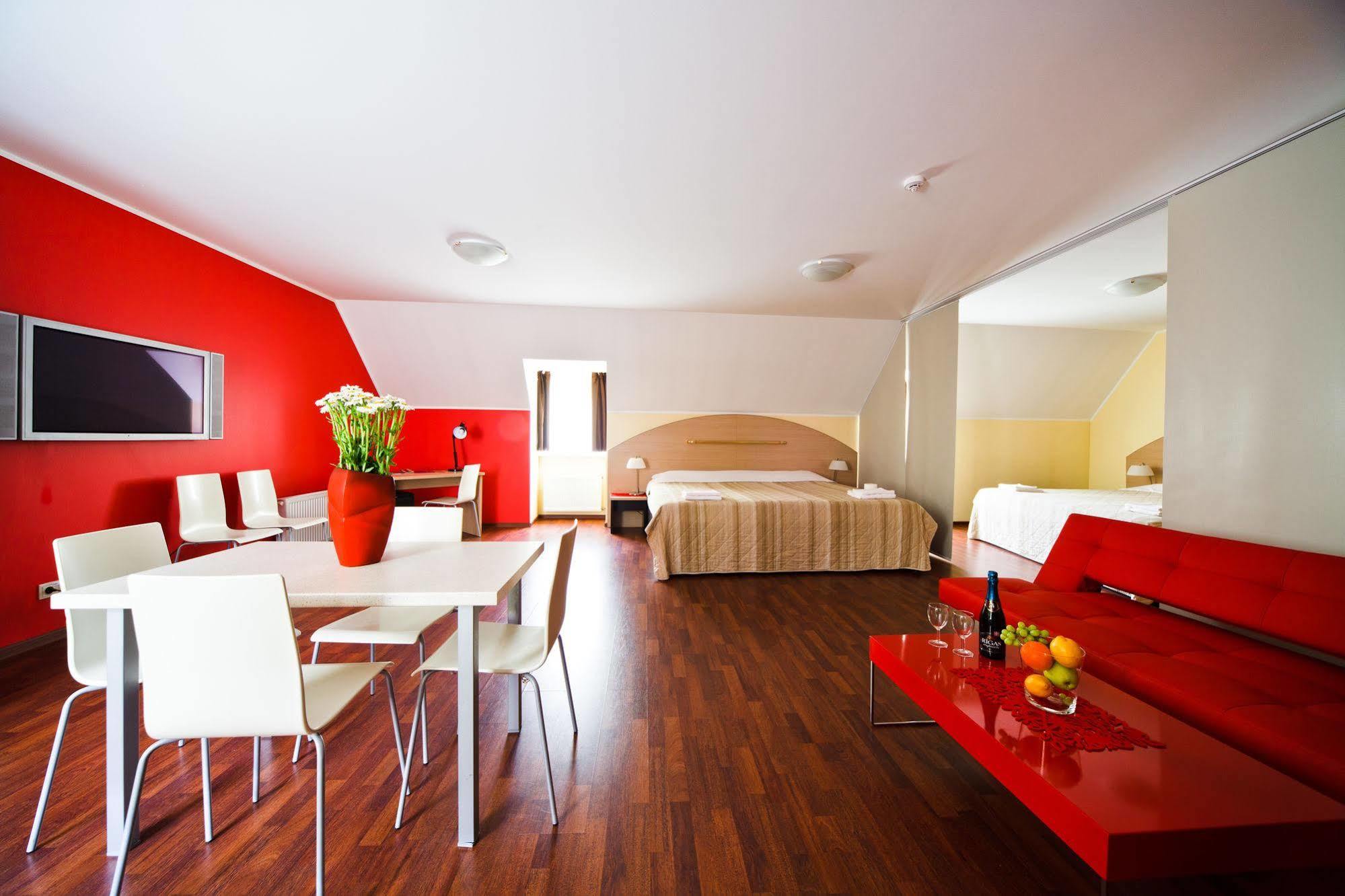 Aparthotel Autosole Рига Екстериор снимка